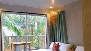 Dobbelt- eller tomannsrom – deluxe, balkong, hageutsikt | Terrasse/patio