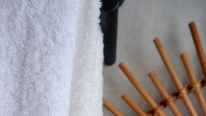 Dobbelt- eller tomannsrom – deluxe, balkong, hageutsikt | Bad | Dusj, regndusjhode, bidé og håndklær