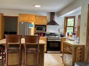 Mikroaaltouuni, uuni, liesi, astianpesukone