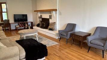 Smart-tv och eldstad