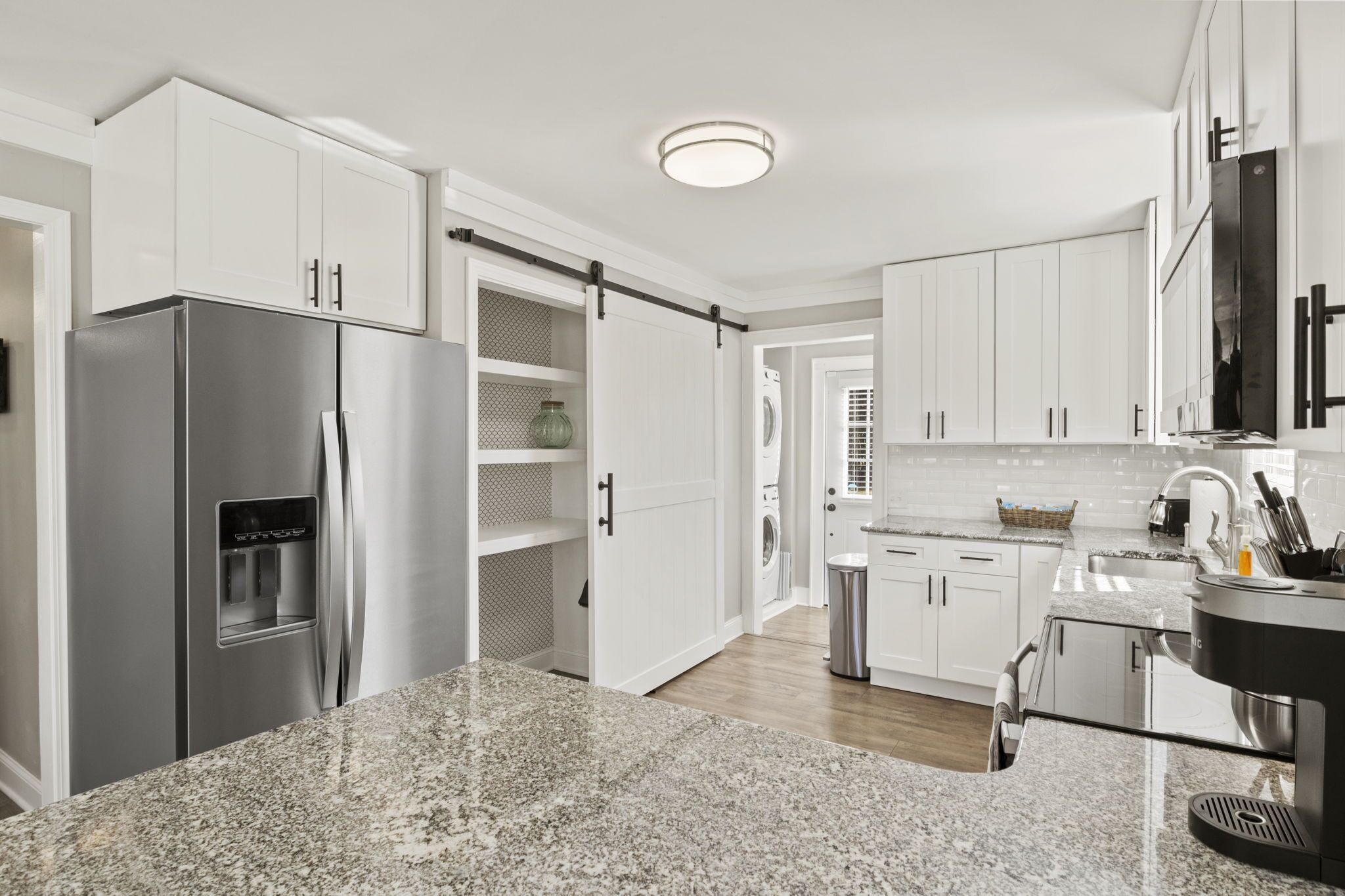 Cookware/dishes/utensils, spices, dining tables