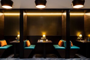 Dining - Chic Shoreditch 1BR w/ Gym, Indoor Pool & Cinema, nr Bars, by Blueground (London)