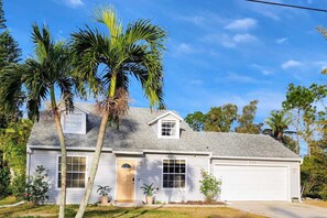 Exterior - Secluded Backyard w/ Pool & HotTub | 3&2 (Fort Myers)
