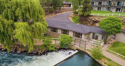 Riverfront Studio with Trail access!