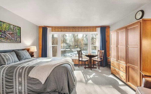 Iron/ironing board, free WiFi, bed sheets