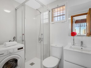 Shower, hair dryer, towels, shampoo - Vistamarina 202B - Terrace, Pool, 300m from the beach. GARAGE (Torremolinos)