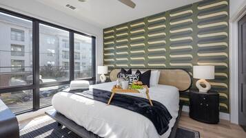 3 habitaciones, tabla de planchar con plancha y cuna de viaje