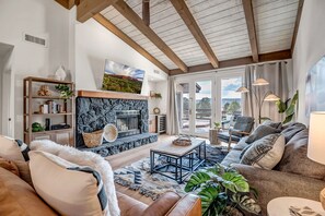 TV - Experience luxury at Sedona Tanglewood Treasure, a 2BR oasis in Village of Oak Creek. (Sedona)