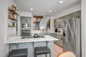 Fridge, microwave, oven, stovetop - Experience luxury at Sedona Tanglewood Treasure, a 2BR oasis in Village of Oak Creek. (Sedona)