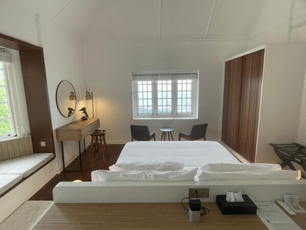 Articles de minibar gratuits, coffre-fort, bureau