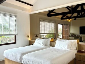 Free minibar, in-room safe, desk, laptop workspace - Eythrope Boutique Villa (George Town)