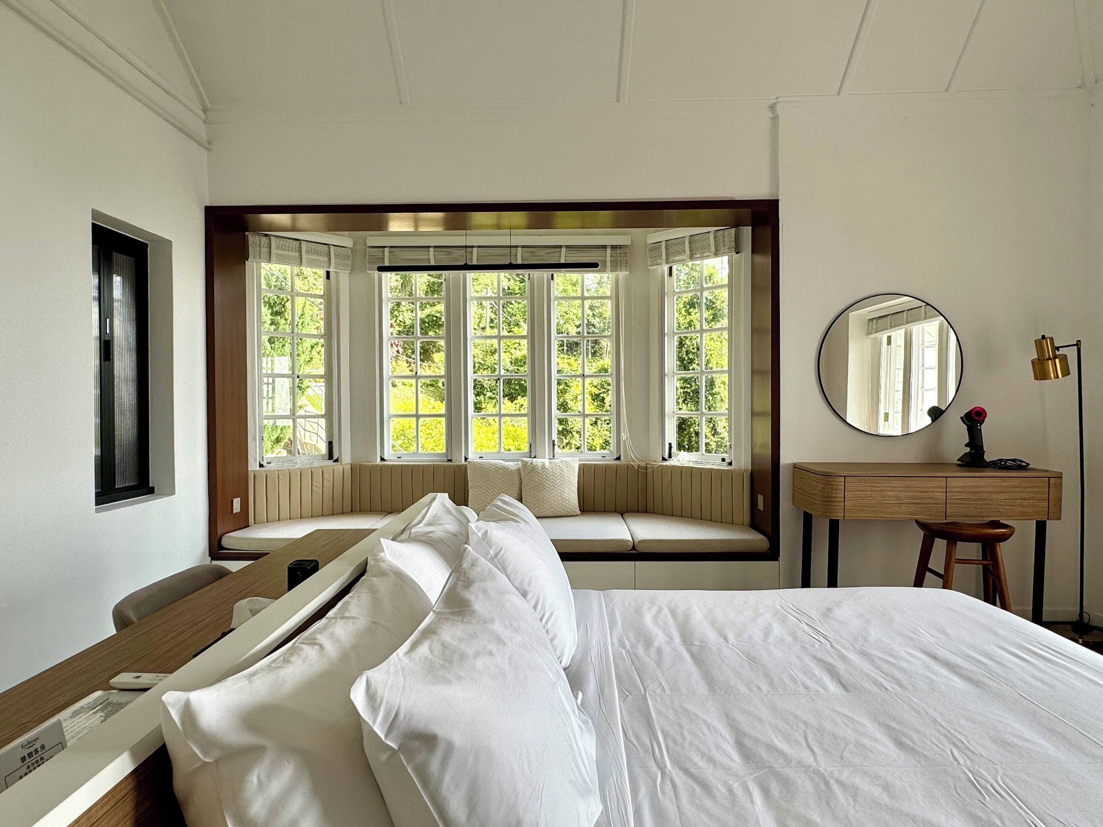 Free minibar, in-room safe, desk, laptop workspace