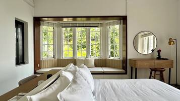 Artículos del minibar gratis y caja de seguridad en la habitación