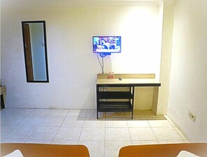 标准双床房 | 办公桌、免费 WiFi、床单