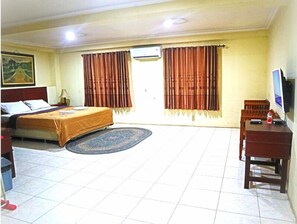 Deluxe Double Room, 1 King Bed | 1 bedroom, desk, free WiFi, bed sheets