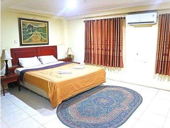 Deluxe dubbelrum - 1 kingsize-säng | Skrivbord, gratis wi-fi och sängkläder