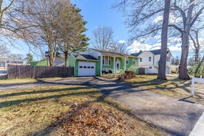 Exterior - 4BR House - Walk to Track, Downtown and SPAC (Saratoga Springs)