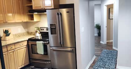 Downtown Charm Two Bedroom Home/Dog Friendly