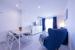 Dining - Ref. GARBÍ: Apartment in the heart of Riells, at 100m from the beach (L'Escala)