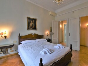 5 Schlafzimmer, Bügeleisen/Bügelbrett, WLAN