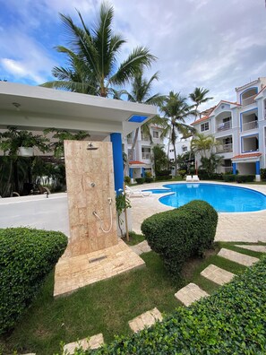 Outdoor pool - Central, patio, BBQ, pool, 2bd/2ba Los Corales/Punta Cana 7 min walk to beach (Punta Cana)