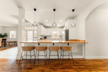 Interior. BransonBliss: Golf, ClubPool, Fireplace, Workspace, 30ft patio, EnsuiteBaths