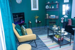 TV - Dudley 3Bedroom Home-Perfect for Long & Short Stay (Dudley)