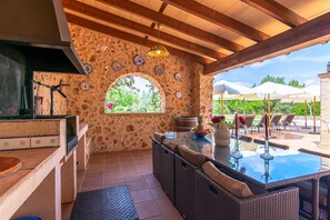 Outdoor dining - Villa Sanchez (Campos)