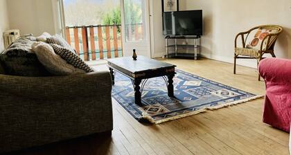 Mountain view 2-bedroom Pyrenees apartment