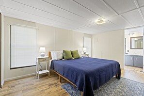 3 bedrooms, iron/ironing board, WiFi, bed sheets - Nature-Lover's 3BR Haven: Pets, Ping Pong, Serene (Greenville)