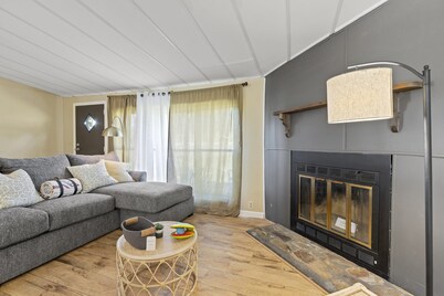 Nature-Lover's 3BR Haven: Pets, Ping Pong, Serene