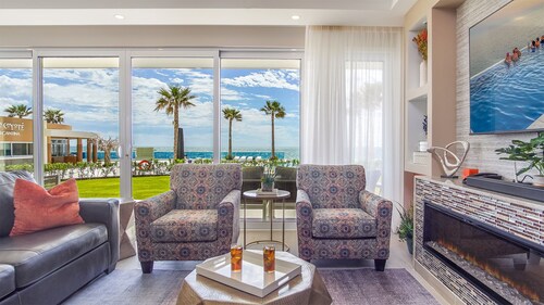 Attractive 2 bedroom condo Encantame Towers Velero 105