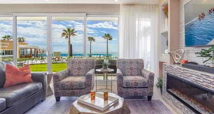 Attractive 2 bedroom condo Encantame Towers Velero 105