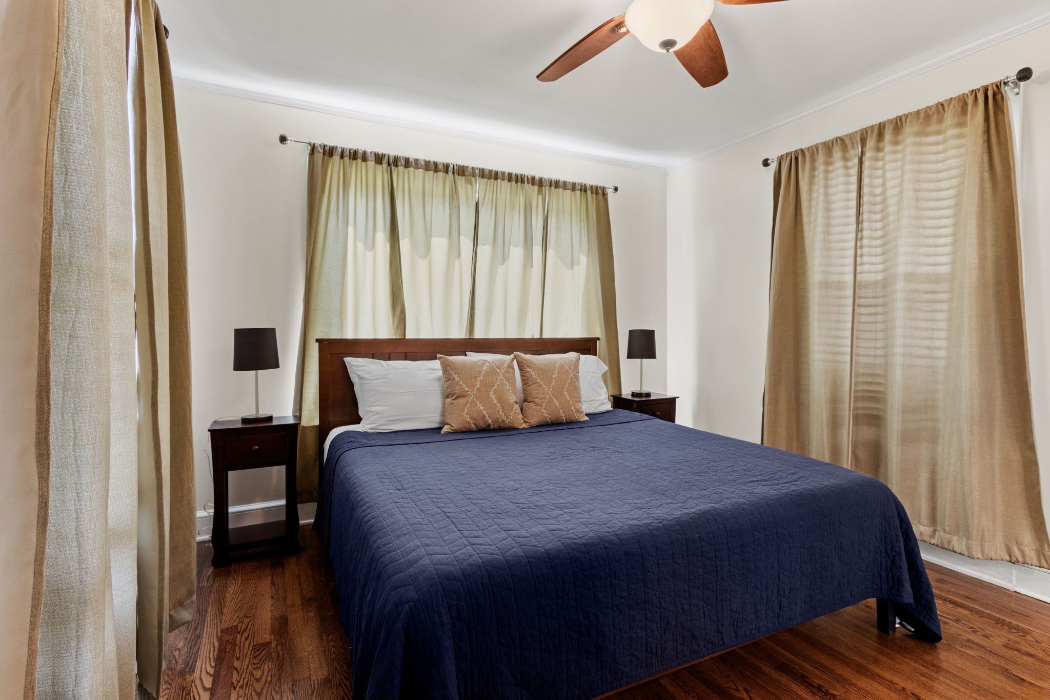 3 slaapkamers, een strijkplank/strijkijzer, wifi, beddengoed