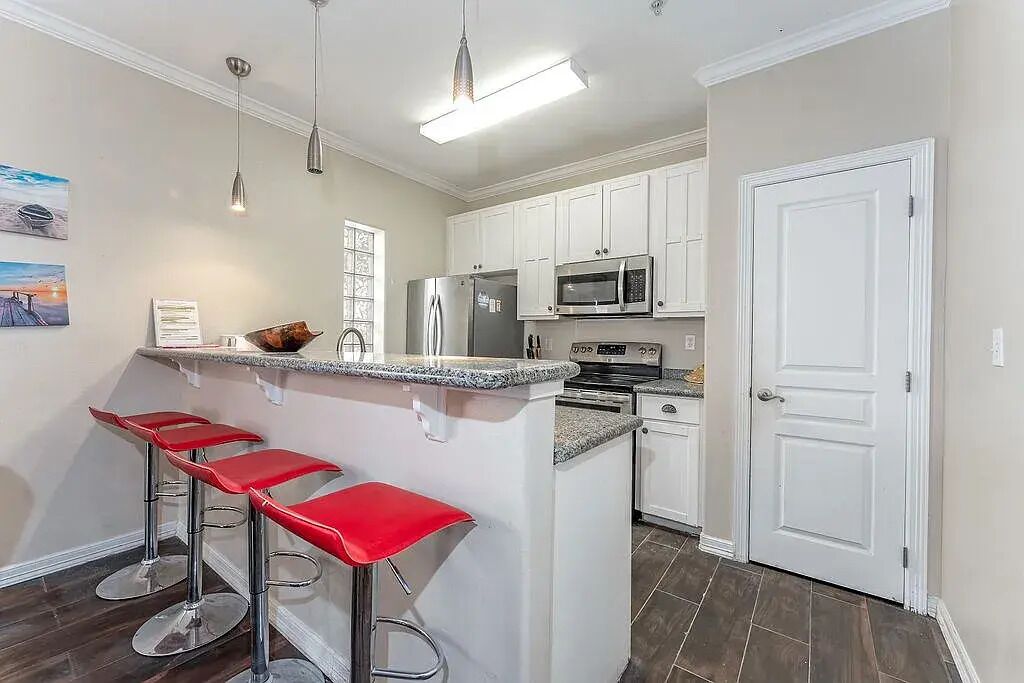 雪櫃、微波爐、焗爐、爐具