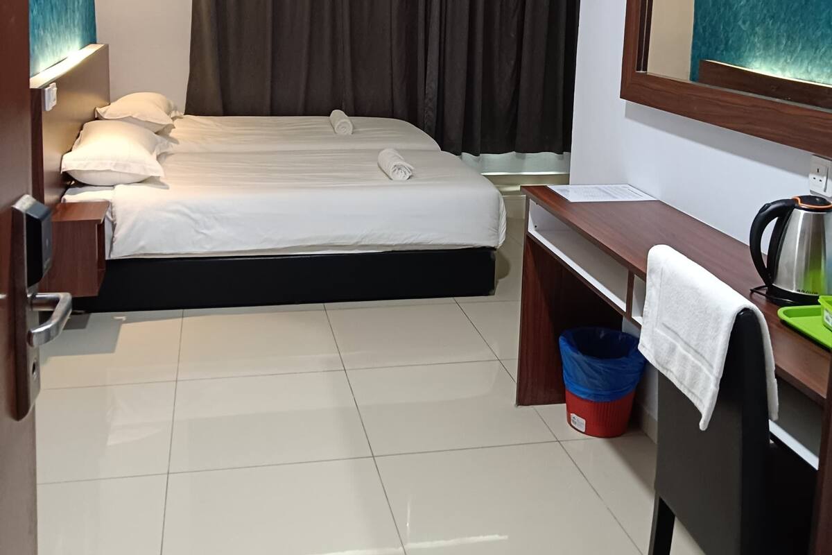 Deluxe Twin kamer | 1 slaapkamer, een bureau, verduisterende gordijnen