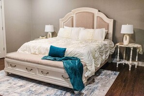 3 bedrooms, desk, iron/ironing board, WiFi - Country Cottage King Suite-7mi to  Sports Complex (Broussard)