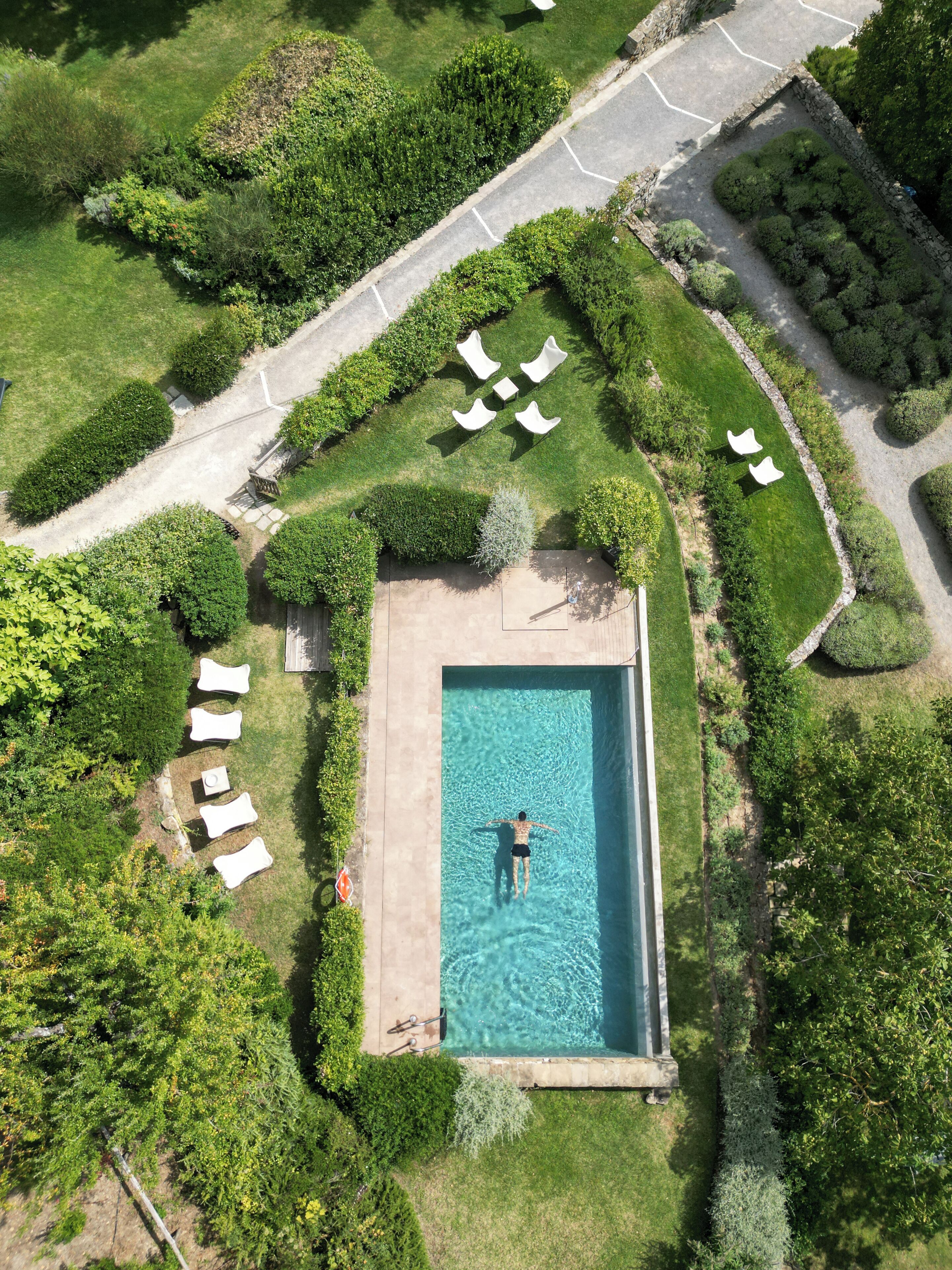 Seasonal outdoor pool, open 9:00 AM to 8:00 PM, pool loungers