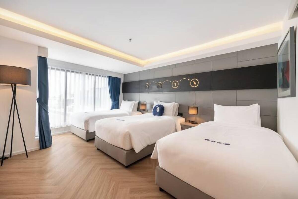 In-room safe, WiFi (free)