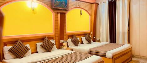 Family Suite | 1 bedroom, desk, free WiFi