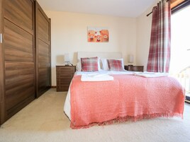 6 bedrooms, individually decorated, individually furnished, free WiFi