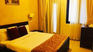 Caja de seguridad en la habitación y escritorio