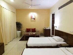 Deluxe Double or Twin Room | In-room safe, desk, laptop workspace, iron/ironing board - Jaypee Greens- Atlantic The Club (Greater Noida)