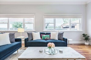 Smart TV - Old world charm in historic Californian bungalow (Brunswick West)