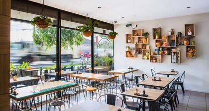 VAQUAY El Karnak in Brunswick West | Historic City Fringe Cali Bungalow Charm