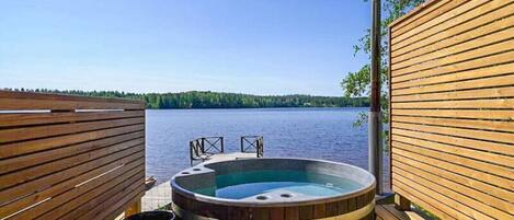 Tina de hidromasaje al aire libre