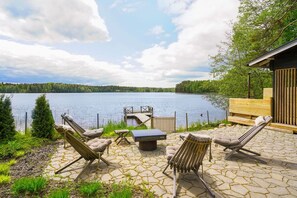 Terrace/patio - Villa Ritva - Modern - Lakefront - Hot Tub (Hyvinkää)