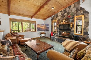 TV, lareira, pebolim