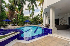 Indoor pool, outdoor pool - Fantastica casa 5 habitaciones, Condominio El Peñon. Piscina, Jacuzzy,  (Girardot)