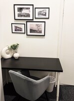 Budget Heritage Queen Room | In-room safe, desk, laptop workspace, blackout drapes